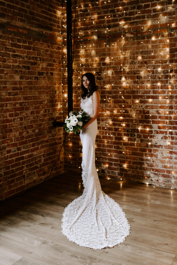 Portrait of the bride with her bouquet